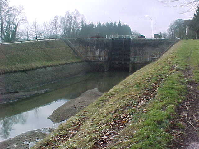 507 - LE CANAL DE BRIARE ET L'ECLUSE DE MONTBOUY.jpg